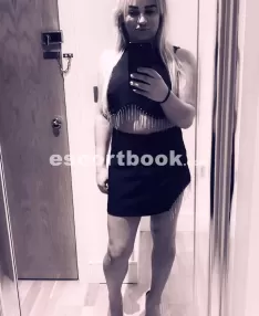 Naughty TS Dennise, Caucasico