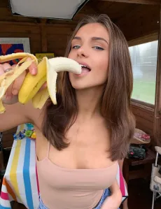 Sumaya, Caucasian