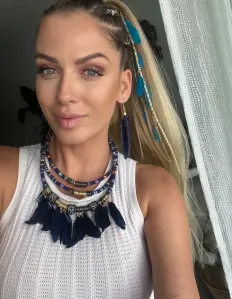 Mane, Caucasian