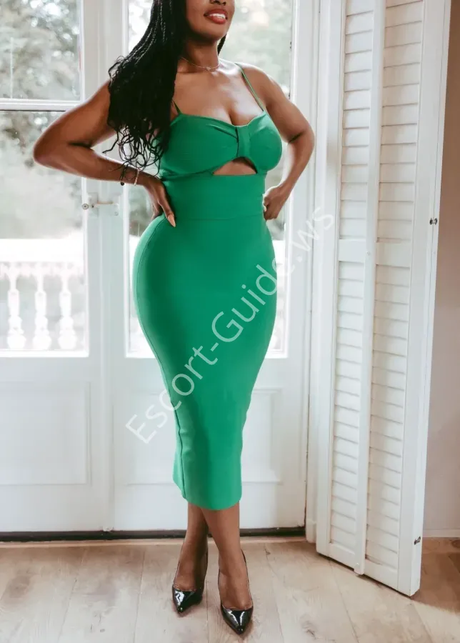 Stacey Bonsu, Ebene