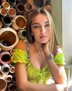 Arisa, Caucasian