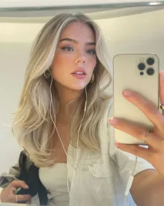 Acantha, Caucasian