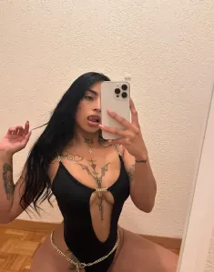Alysa, Caucasiano