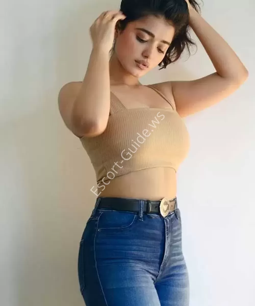 Adhaniya, Indio