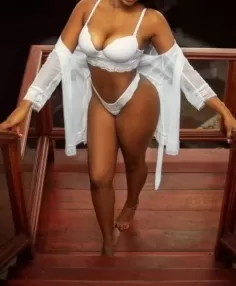 Camilla K, черное дерево