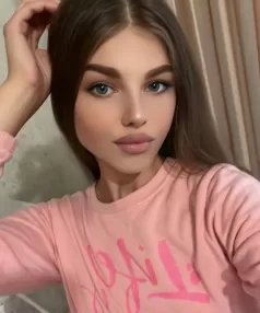 Polly , Caucasian