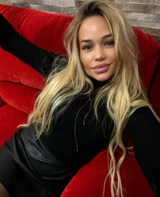 Anais, Caucasian