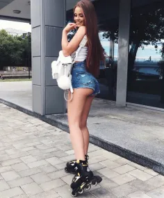 Alyvia, Caucasian