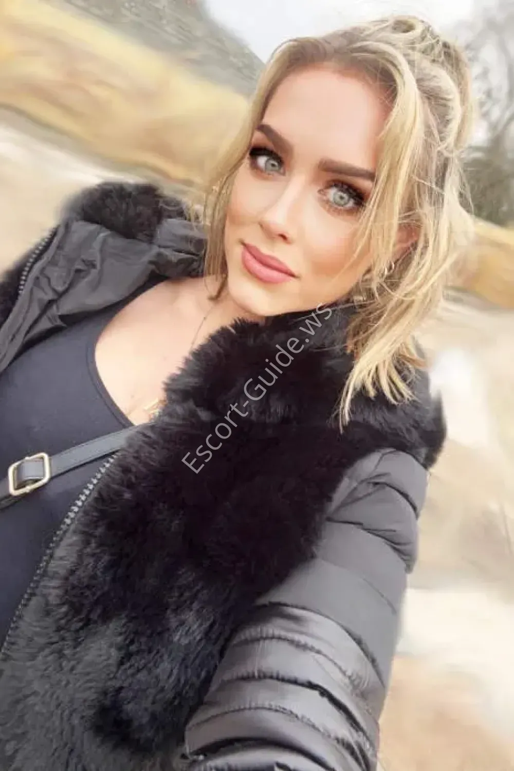 Hollie, Caucasico