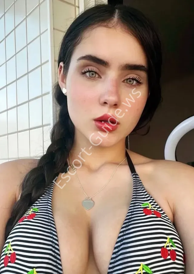 Chelsi, Caucasian