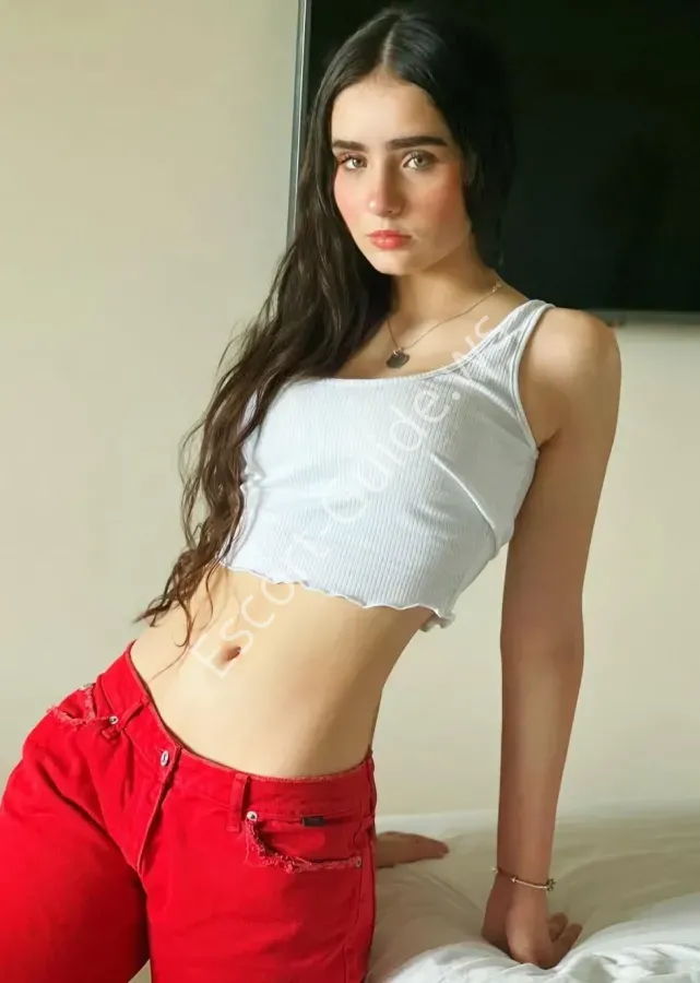 Chelsi, Caucasian