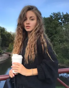 Tracy, Kaukasisch