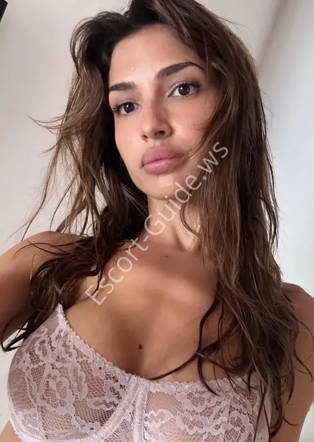 Maskilda, Caucasian