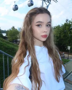 Deja, Caucasian