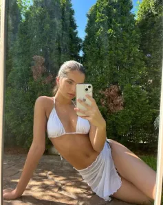 Stephy, Caucasian