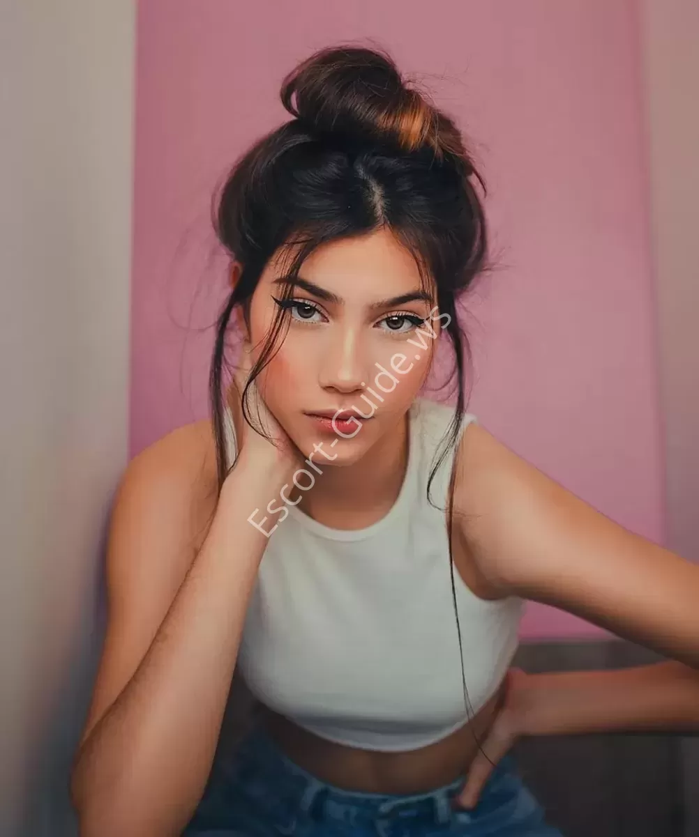 Satomi, Caucasico