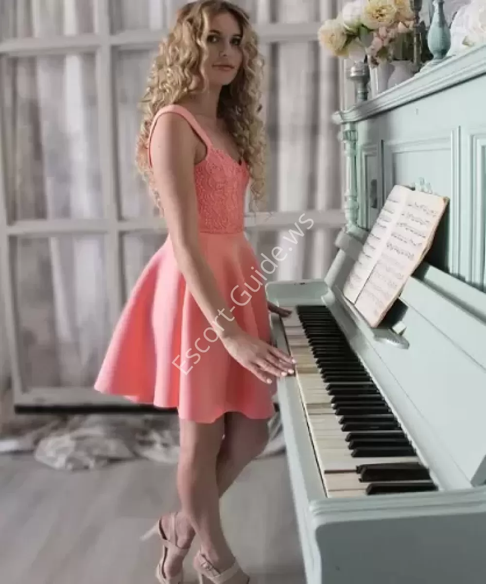 Yulia, Caucasiano