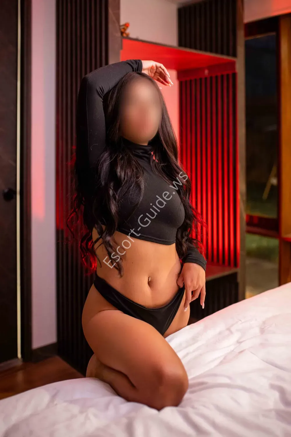 AMBER, Latina