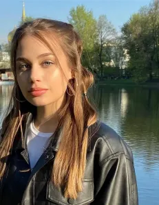 Marisol, Kaukasisch