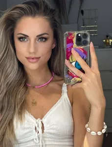 Vidia, Caucasian