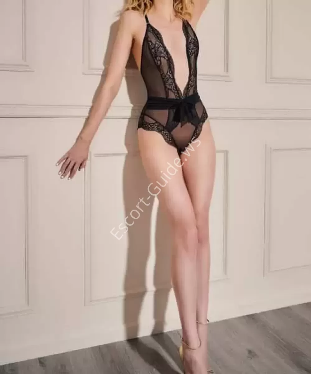 Alina Garbor, Caucasian