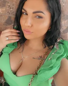 Cleo, Caucasian