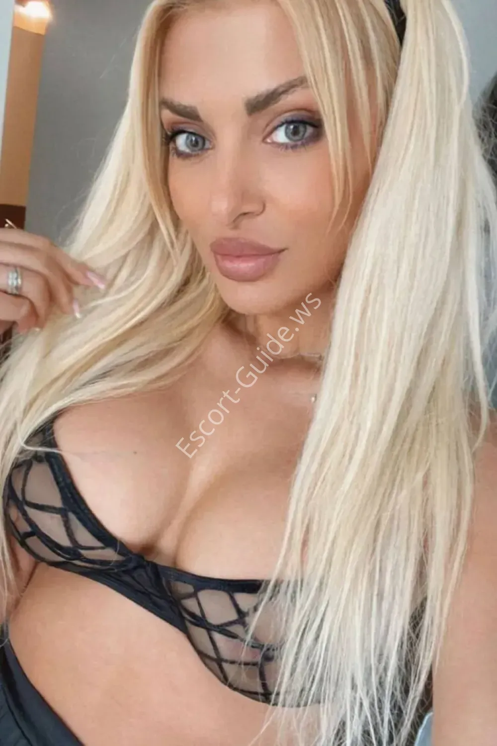 Cynthia, Caucasian