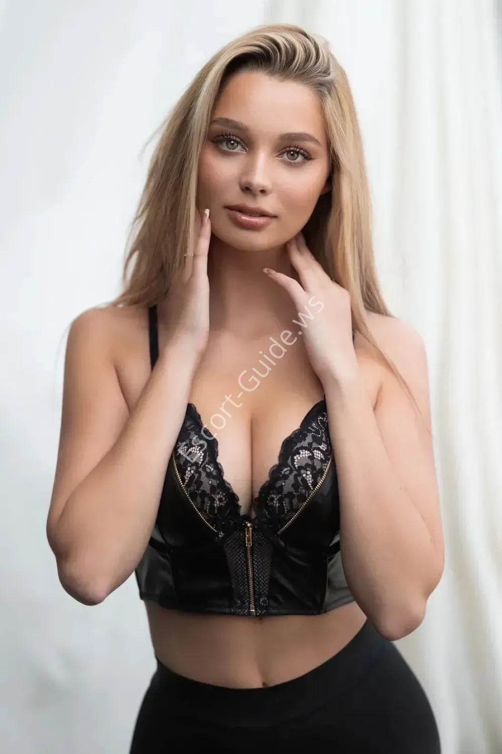 Simone, Caucasian