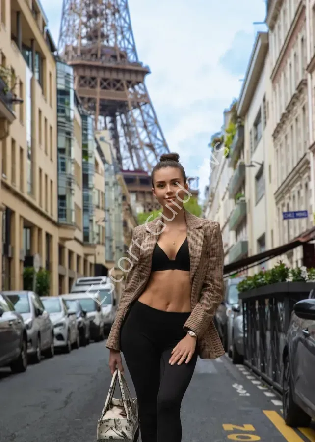 Marianna, Caucasian