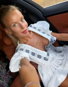 Ianthe, Caucasian