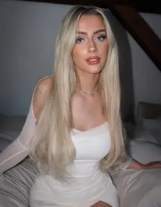 Manon, Caucasian