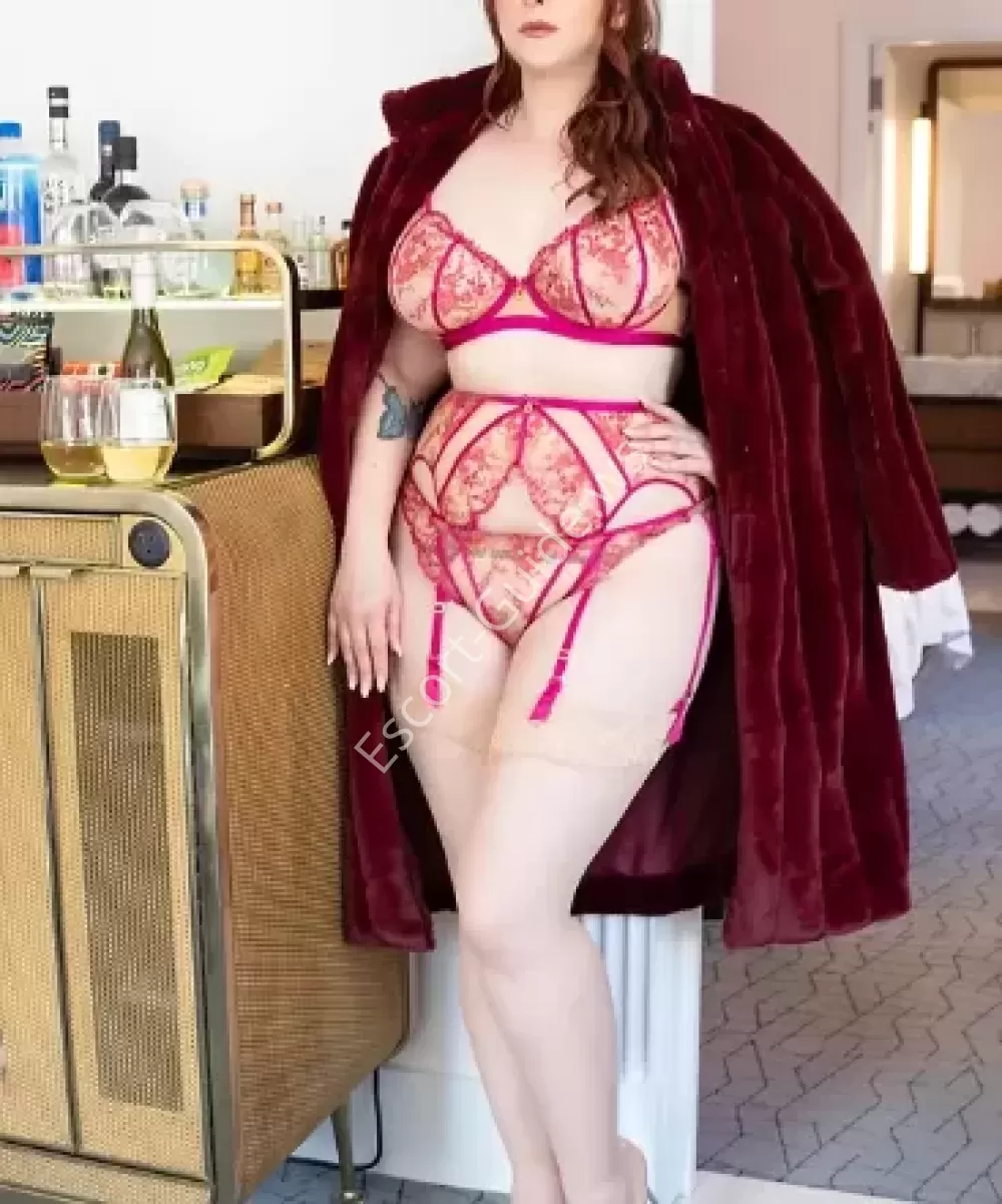 Gem DeMilo, Caucasian