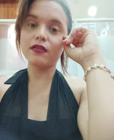 Patrícia Oliveira , Caucasian
