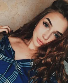 Dyanne, Caucasien