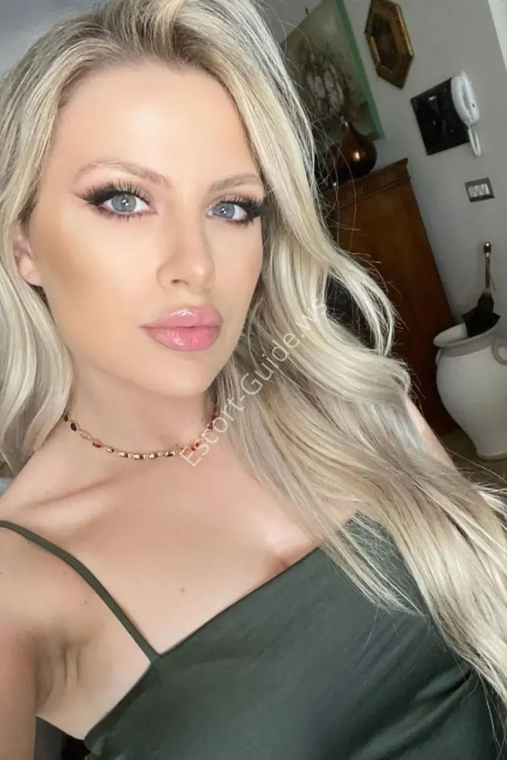Madelen, Caucasian