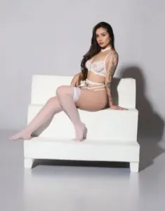 Marnie, Caucasian