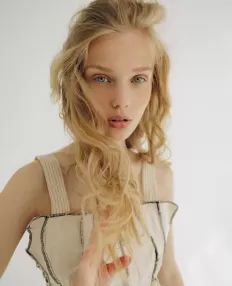 Otilia, Caucasian