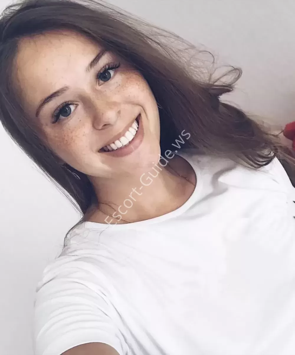 Raquel, Caucasian