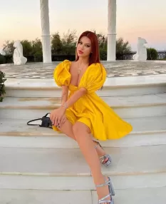 Rosana, Caucasian