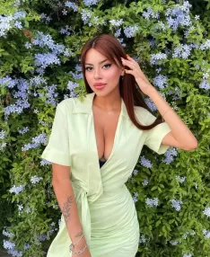 Rosana, Caucasian