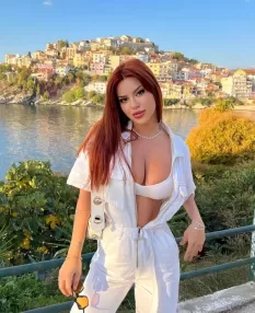 Rosana, Caucasian