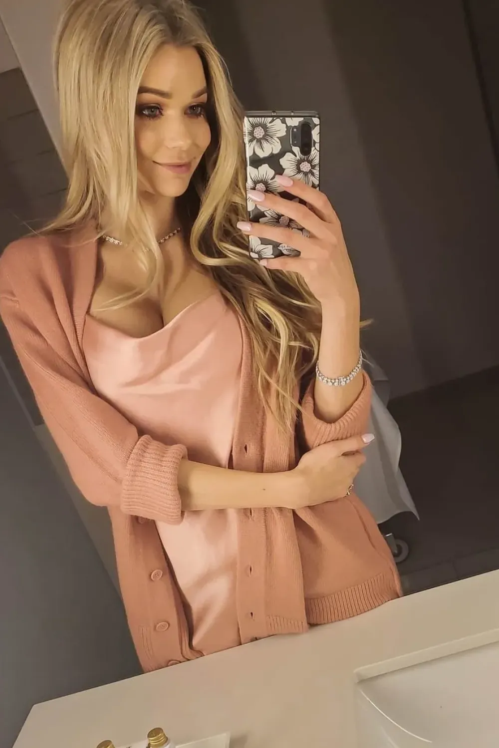 Dominga, Caucasian