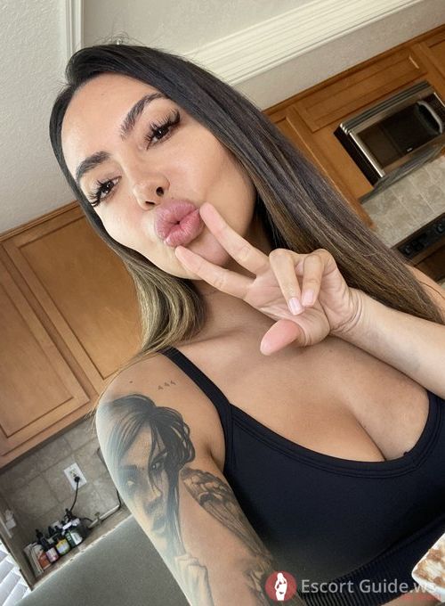 Markisha Bryan, Caucasien