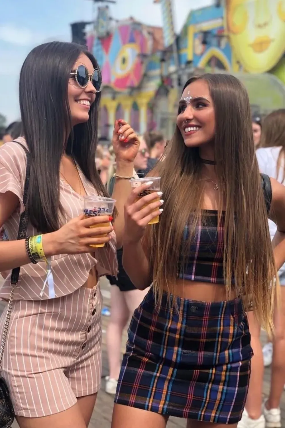 Deona and Amaya, Caucasico
