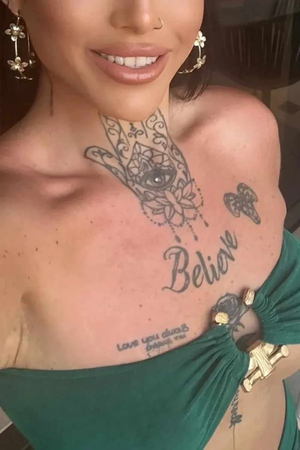 Alexia, Caucasian