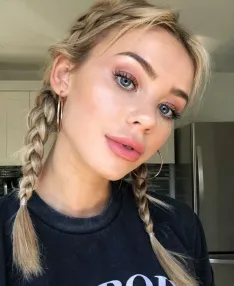 Oana, Caucasian