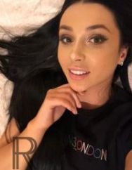 Karly, Caucasiano