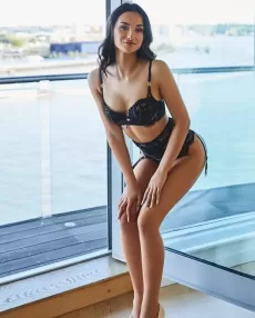Evelina, Caucasian