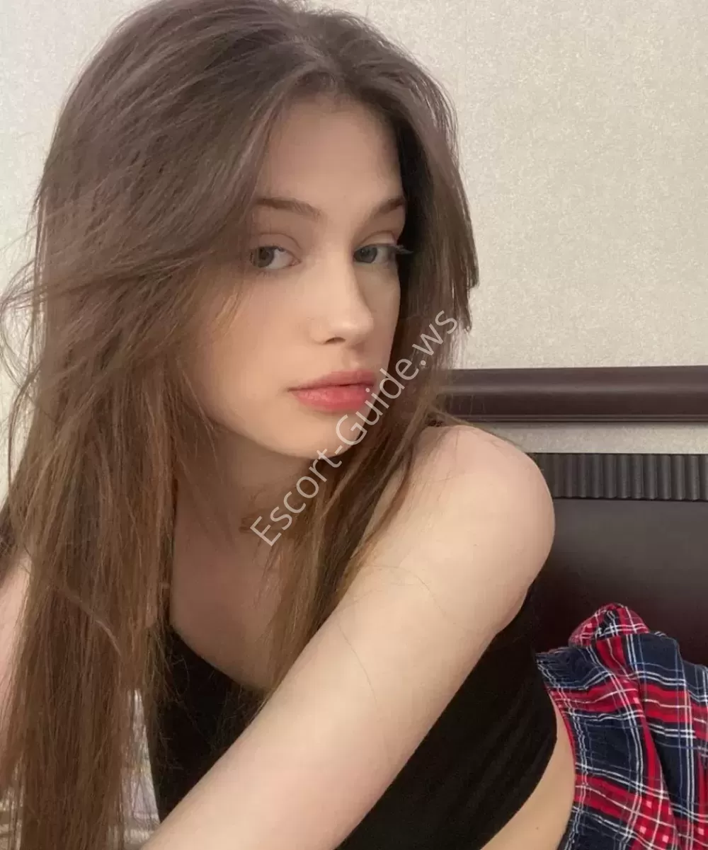 Gwen, Caucasien