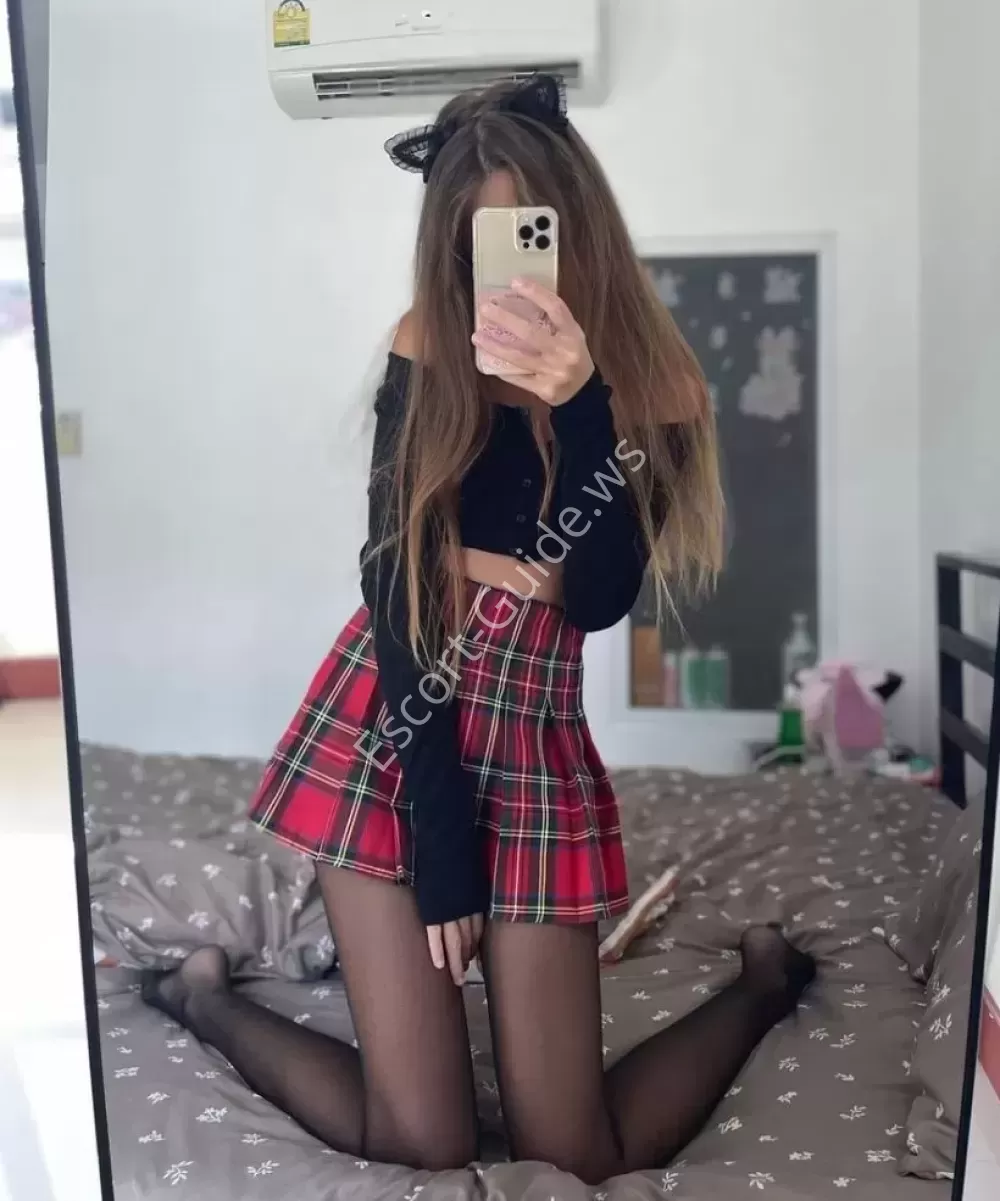 Gwen, Caucasien